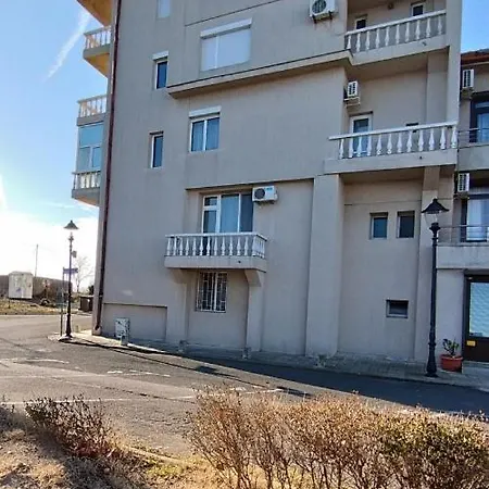 Tzonevi 3*